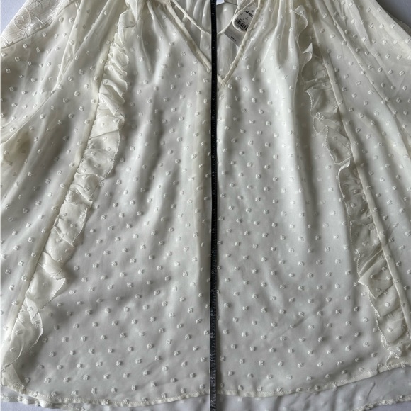 Express Cream Ruffle Blouse - Picture 4 of 9